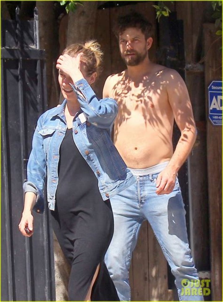 Why was Joshua Jackson shirtless & does Diane Kruger look pregnant?