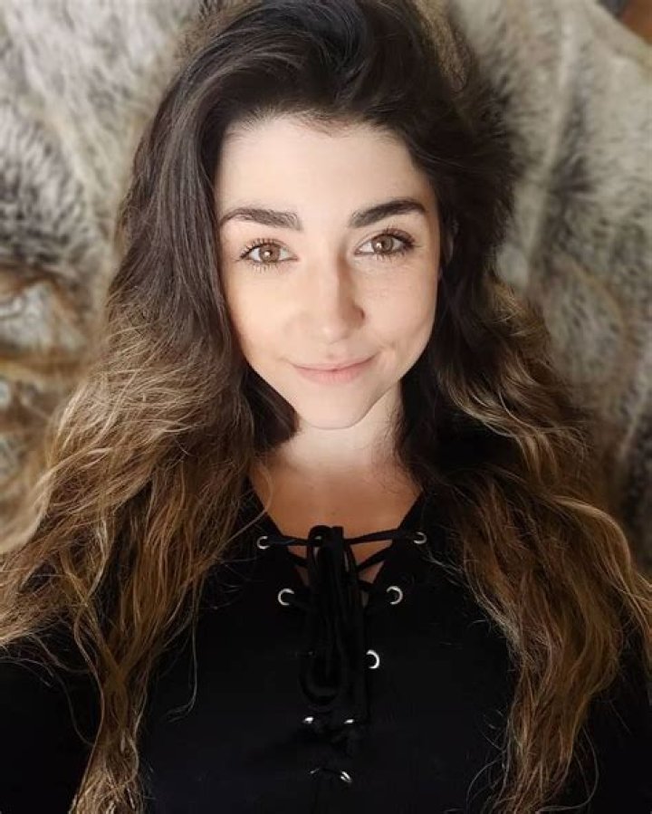 Wolfabelle - Age, Family, Bio