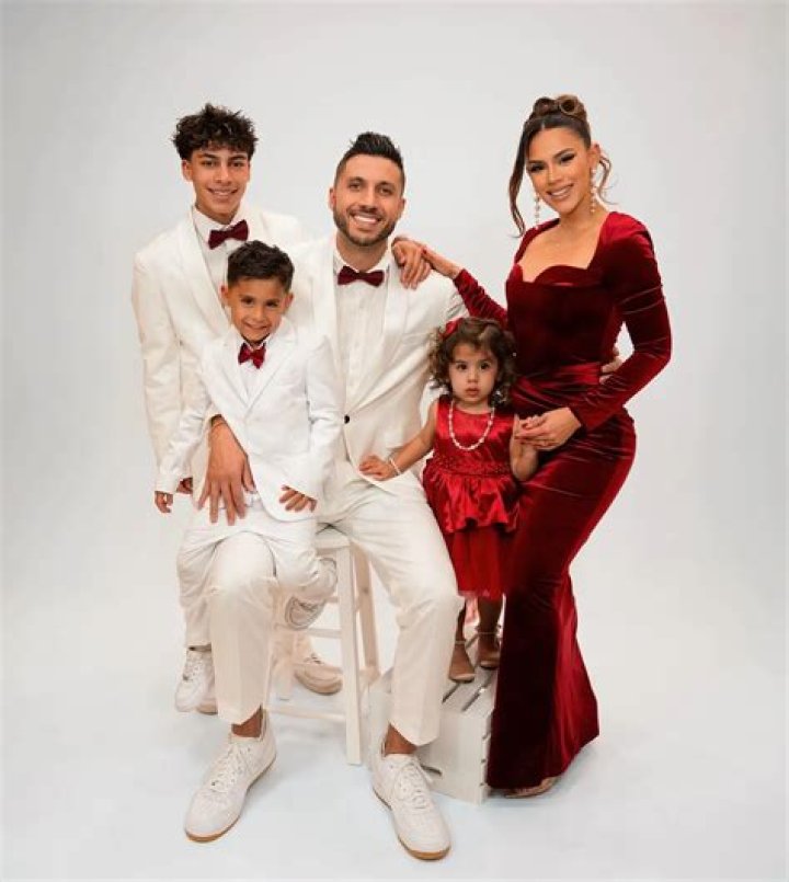 Xiaoleung - Age, Family, Bio