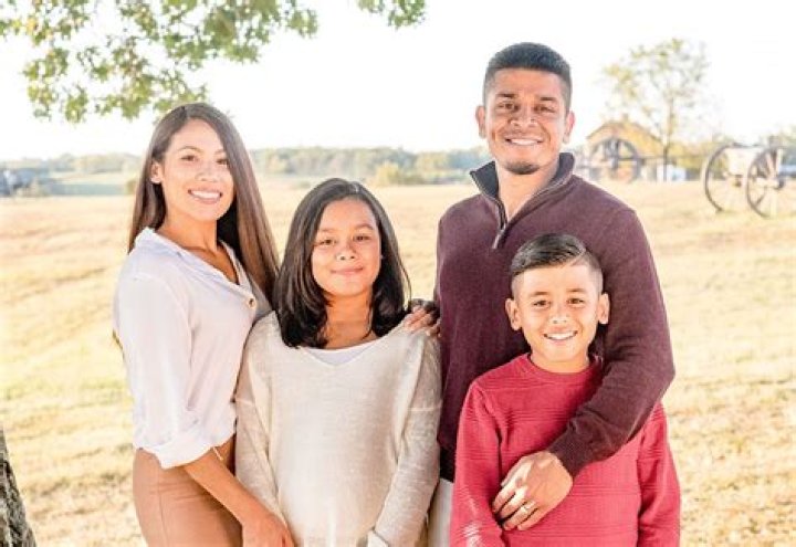 Yesli Vega - Age, Family, Bio