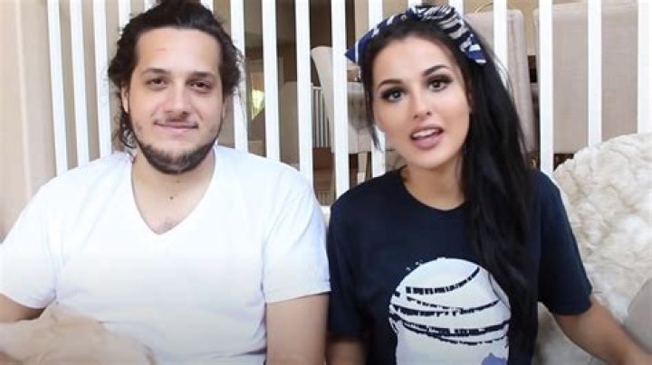 Youtuber Sssniperwolf Parents Ethnicity And Family Religion