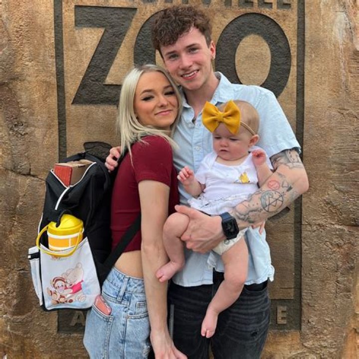 Zoe Fish - Age, Family, Bio