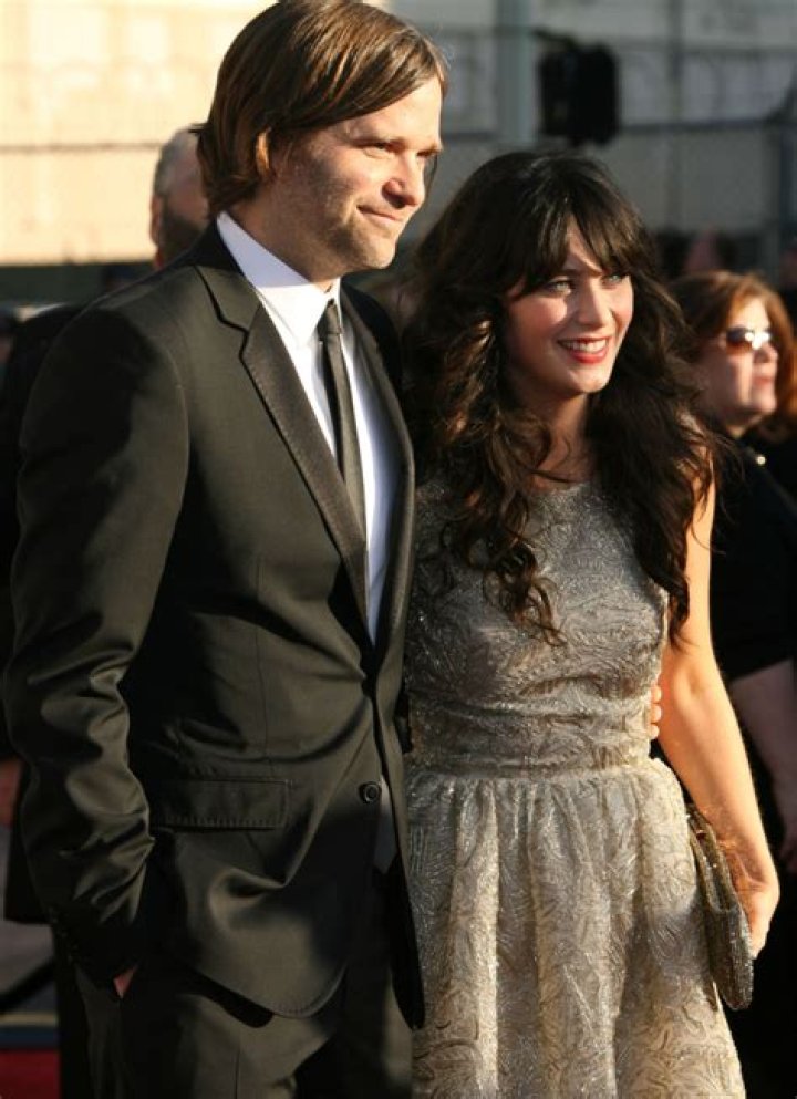 Zooey Deschanel & her husband split: she was married?